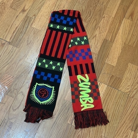 Zumba Dance League Scarf (knit) NWT - Picture 10 of 10